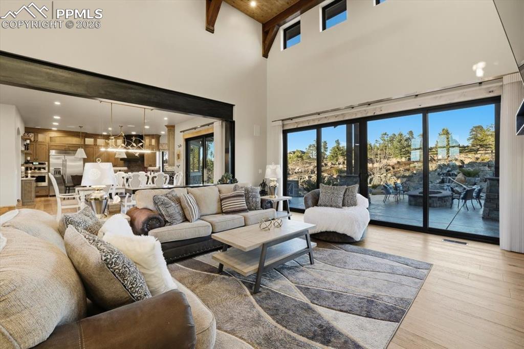 Image 6 of 50: Living Room