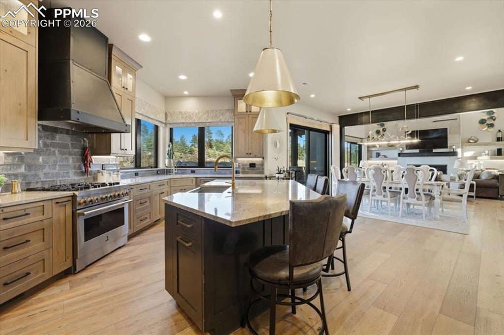 Image 8 of 50: Kitchen