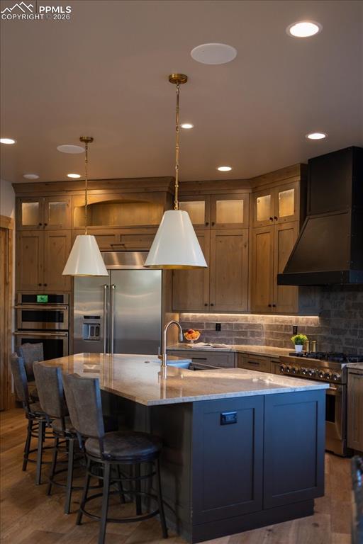 Image 9 of 50: Kitchen