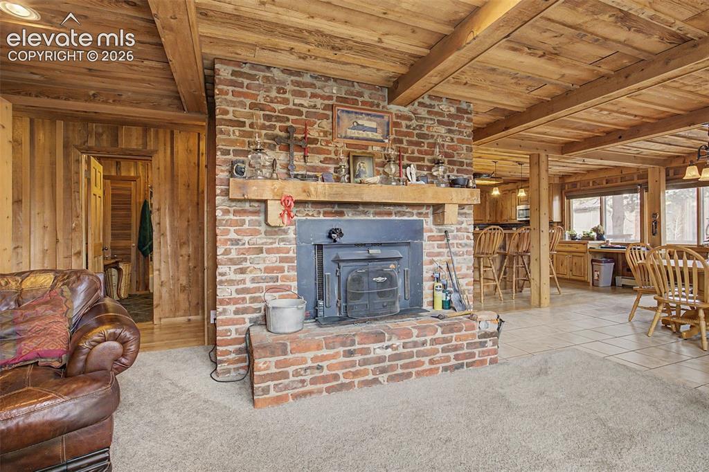 Image 11 of 34: Living Room
