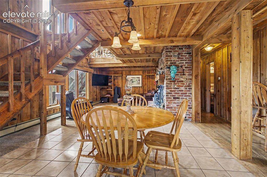 Image 11 of 45: Dining Area