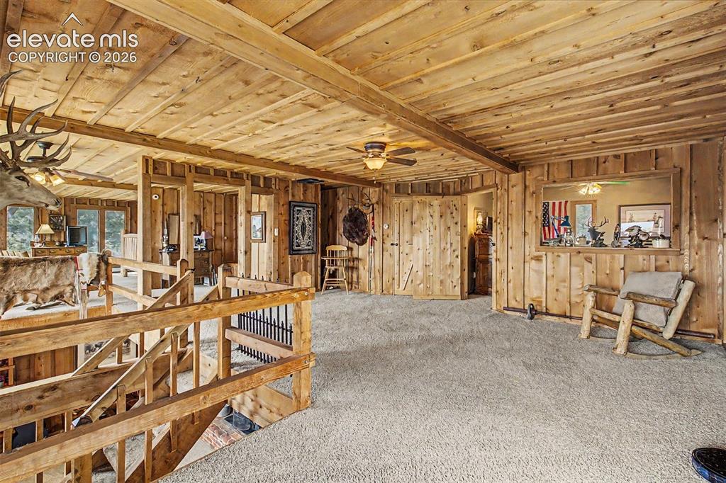 Image 19 of 45: Sitting Room