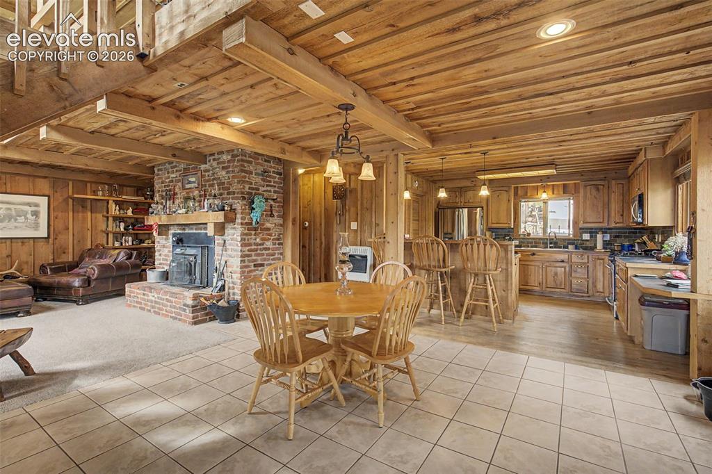 Image 4 of 34: Dining Area