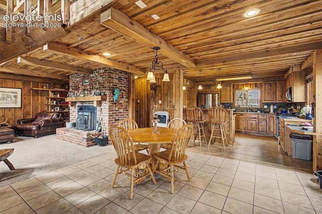 Image 4 of 45: Dining Area