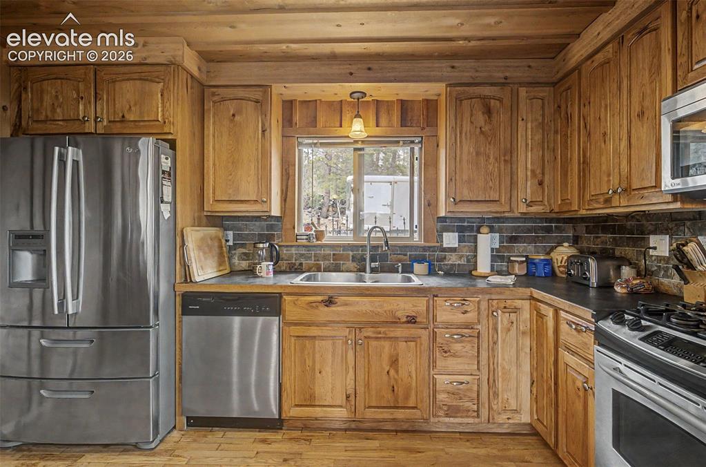 Image 6 of 34: Kitchen