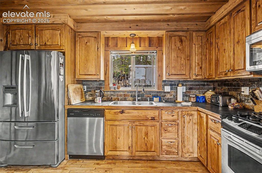 Image 7 of 45: Kitchen