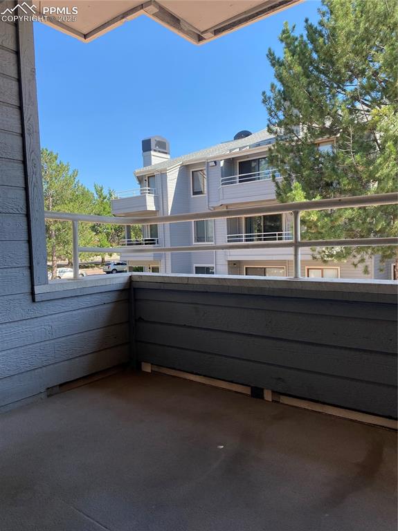 Image 16 of 25: Balcony