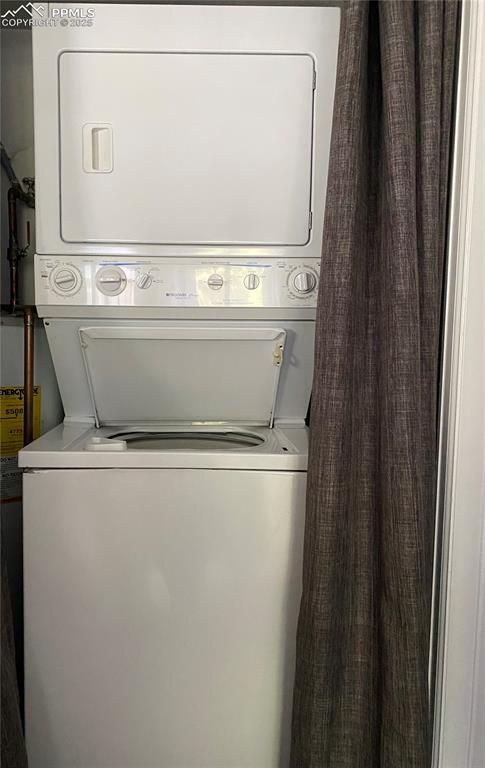 Image 19 of 25: Laundry