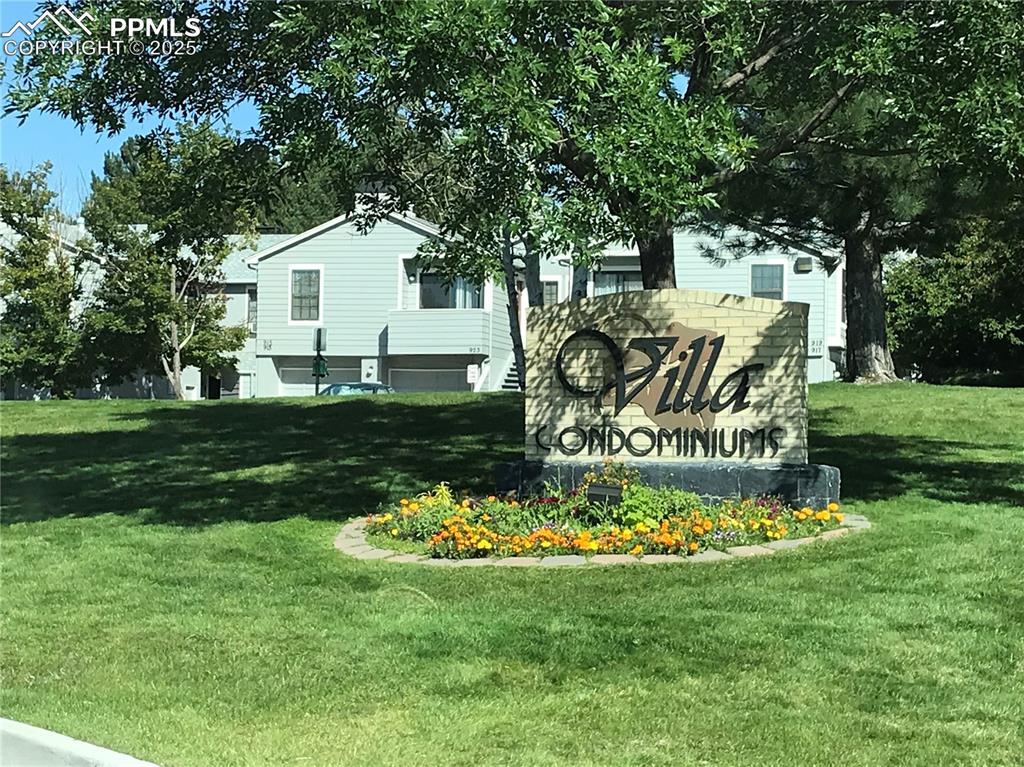 Image 21 of 25: Community