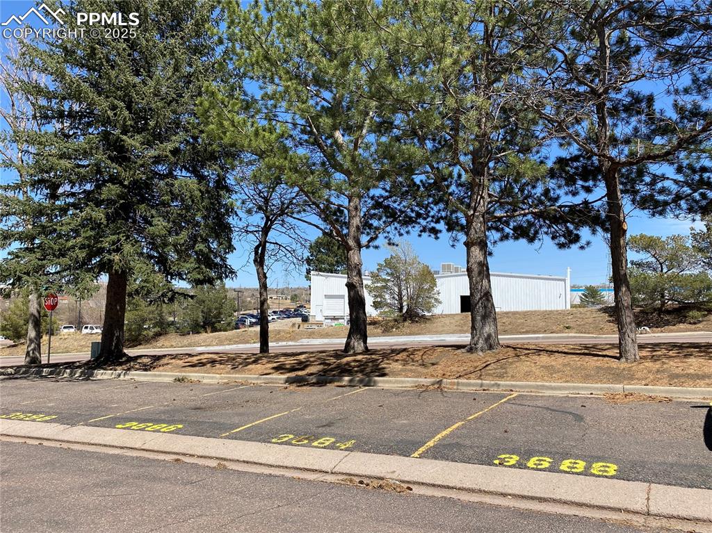 Image 24 of 25: Parking