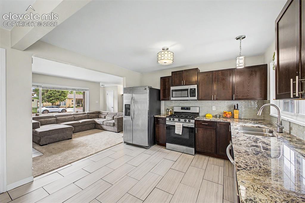Image 10 of 28: Kitchen