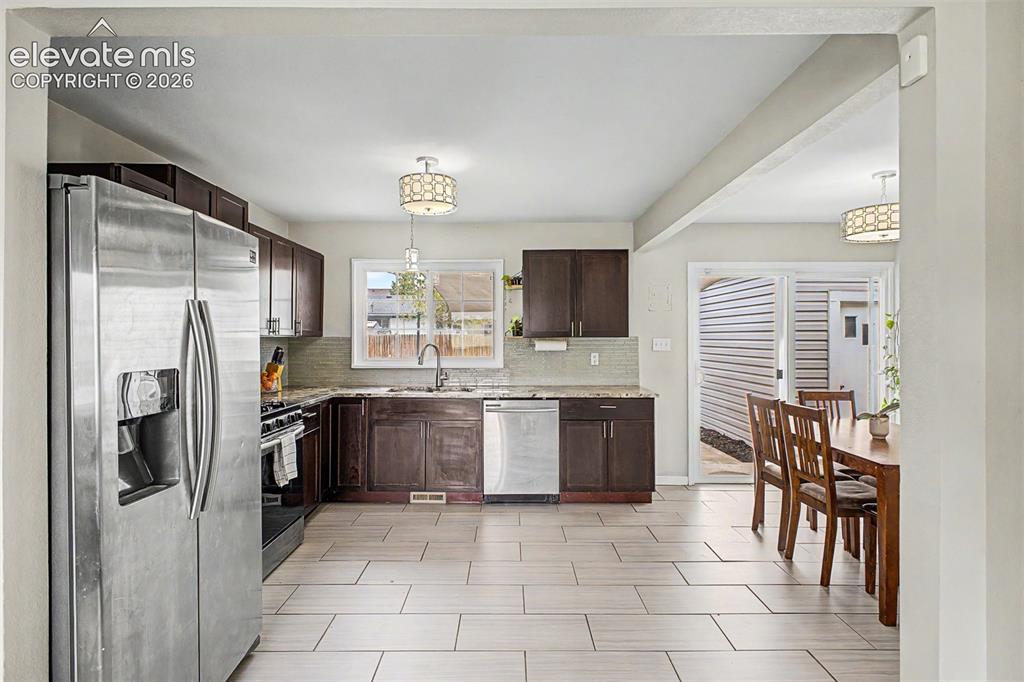 Image 11 of 28: Kitchen