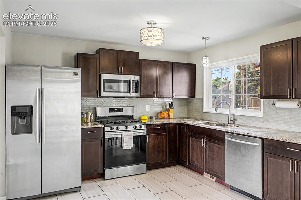 Image 12 of 28: Kitchen