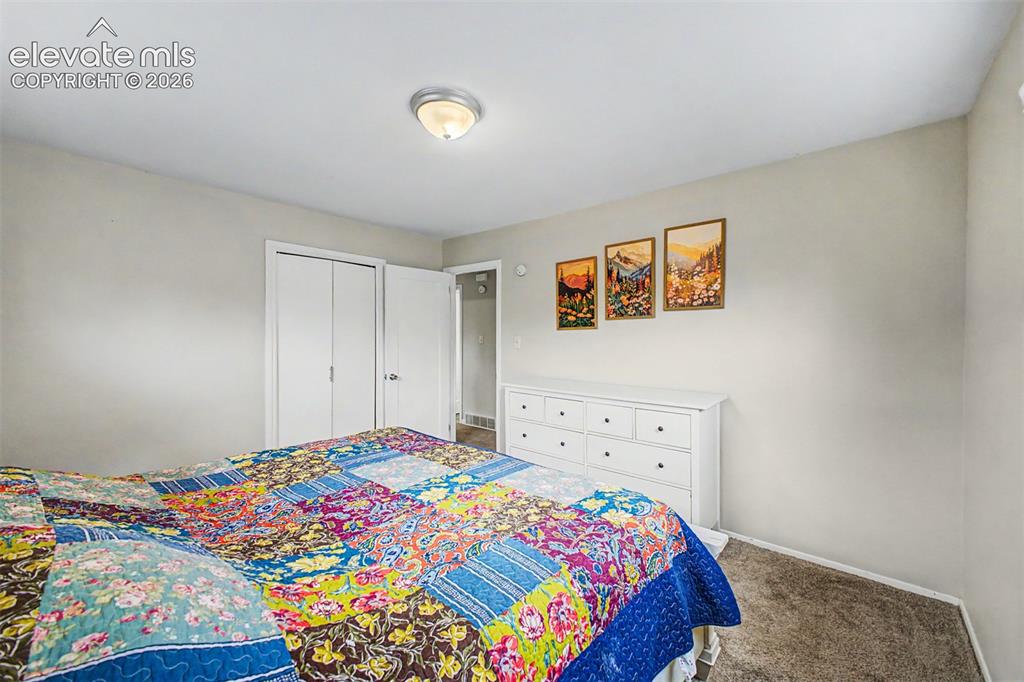 Image 14 of 28: Bedroom