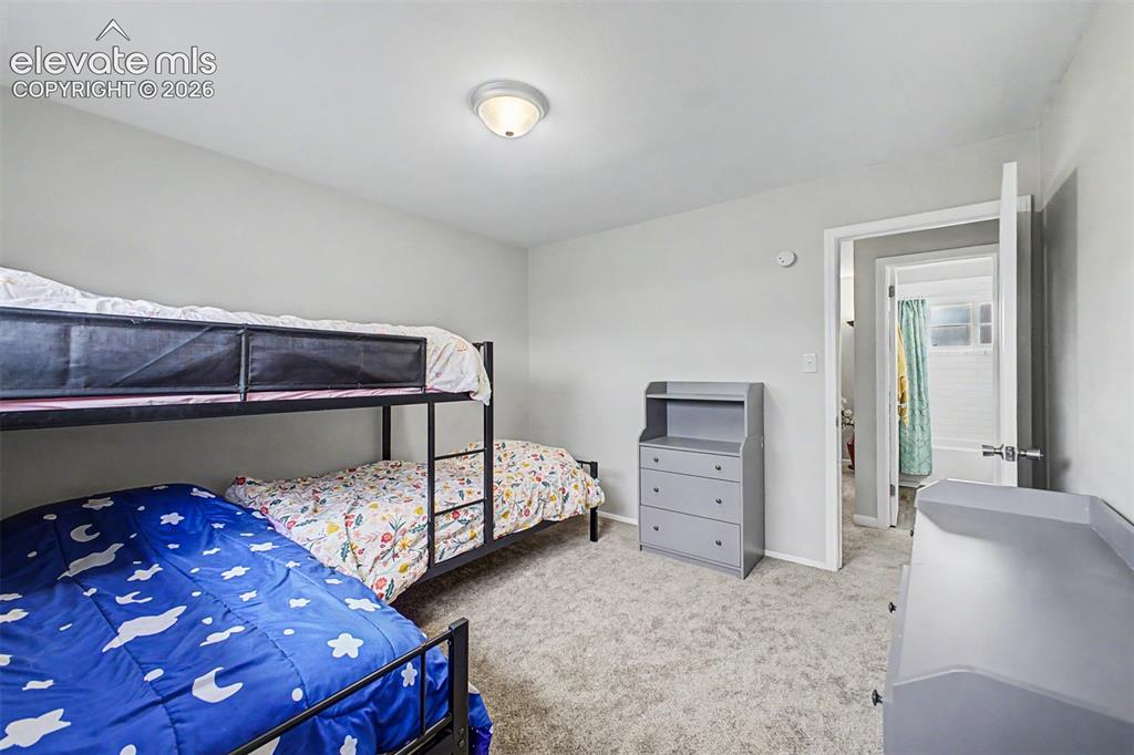 Image 19 of 28: Bedroom
