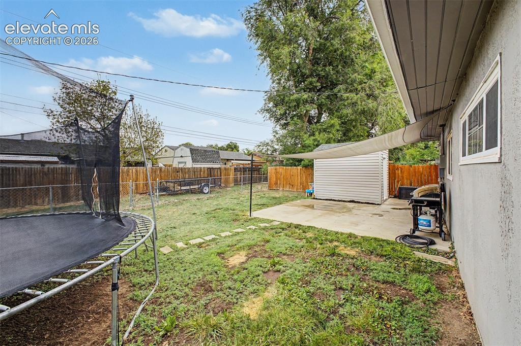 Image 26 of 28: Yard