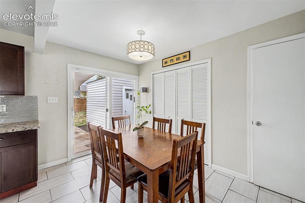 Image 7 of 28: Dining Area