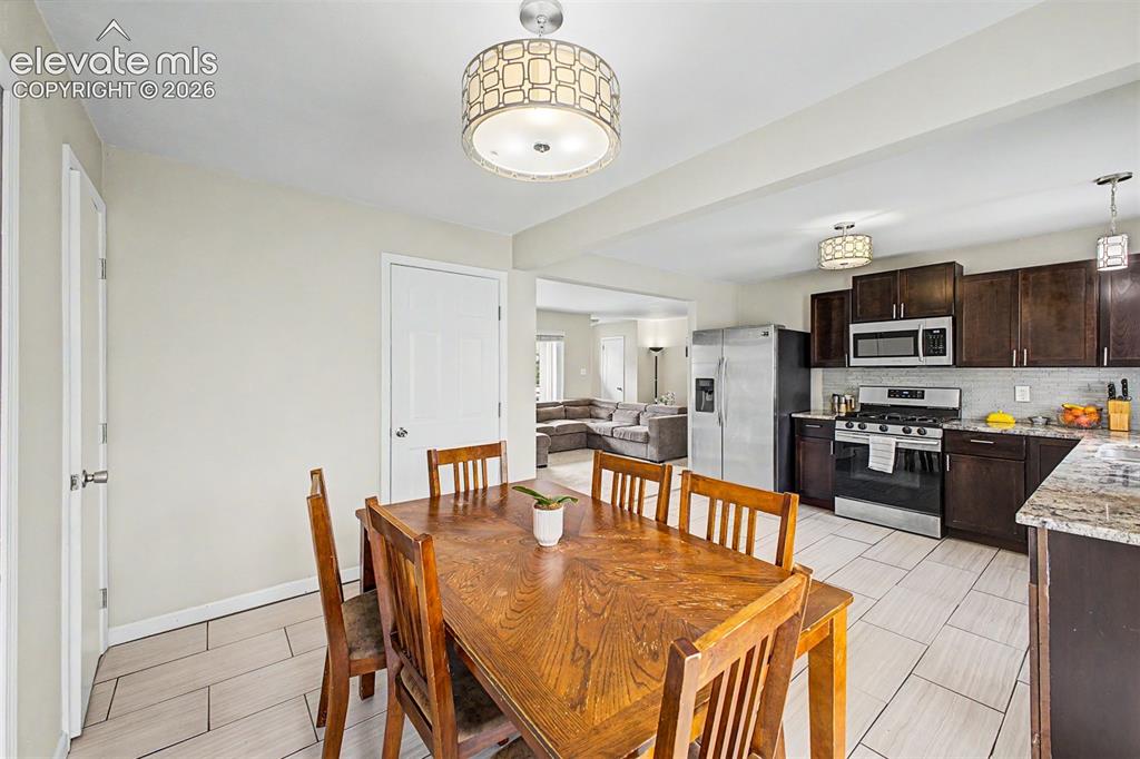 Image 8 of 28: Dining Area