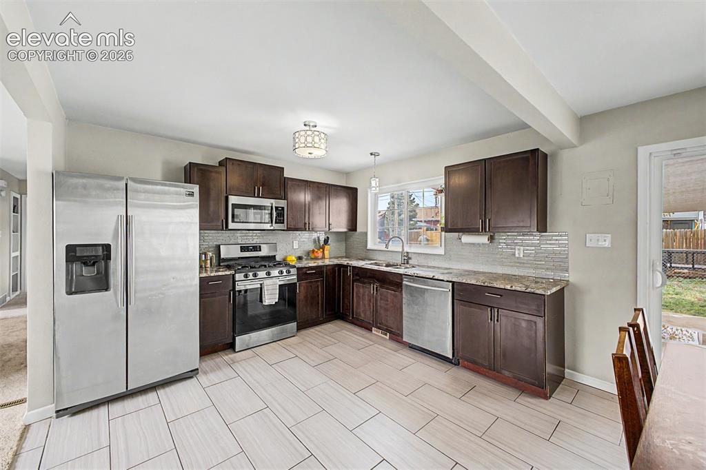 Image 9 of 28: Kitchen
