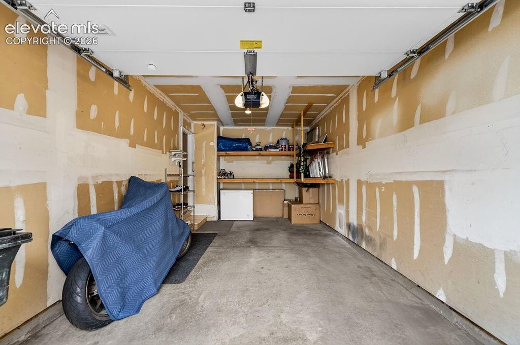 Image 35 of 50: 1 car attached garage