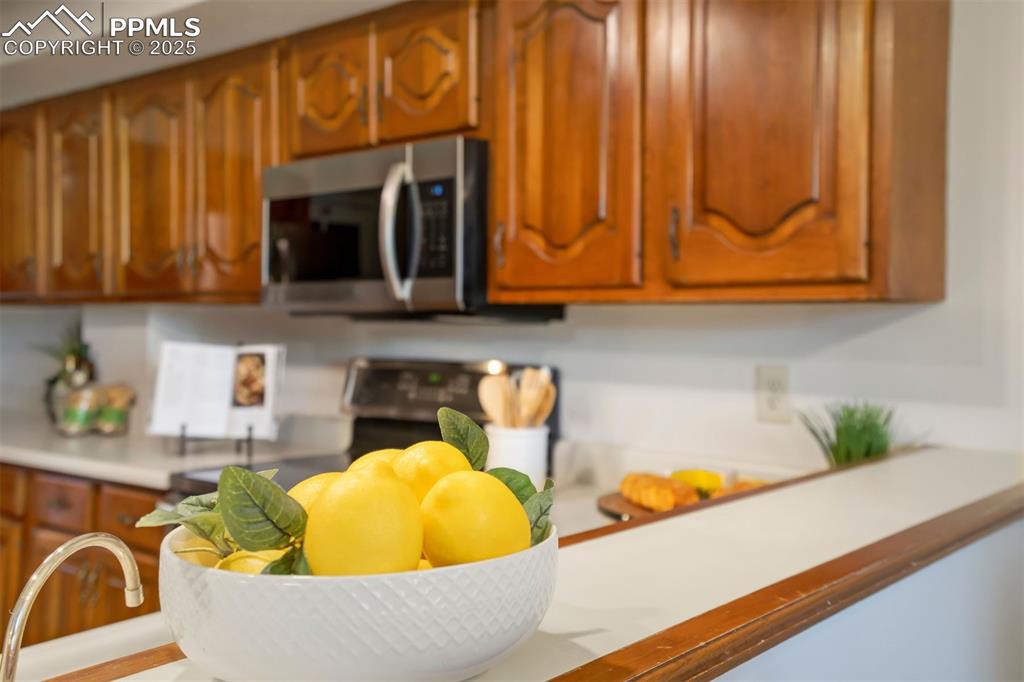 Image 16 of 50: Kitchen