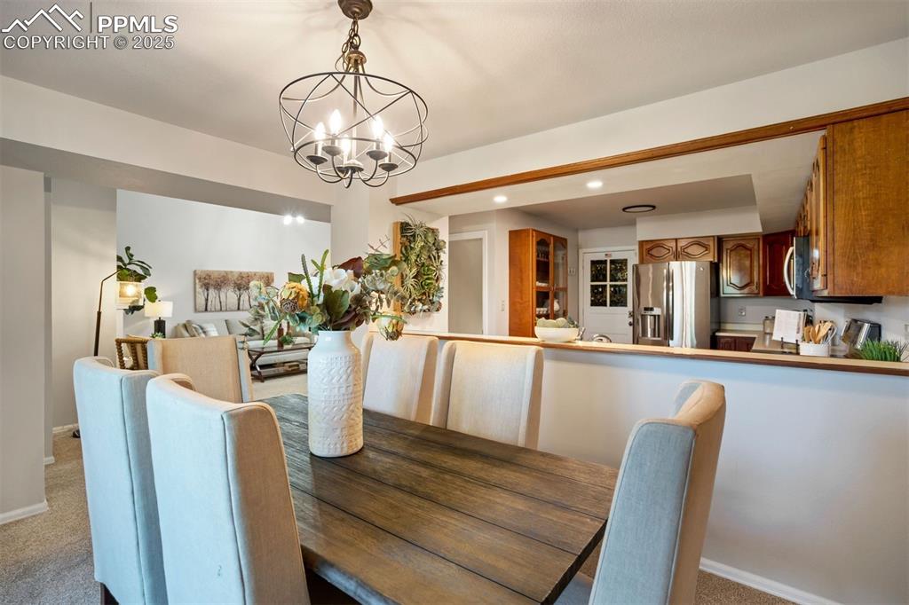 Image 18 of 50: Dining Area