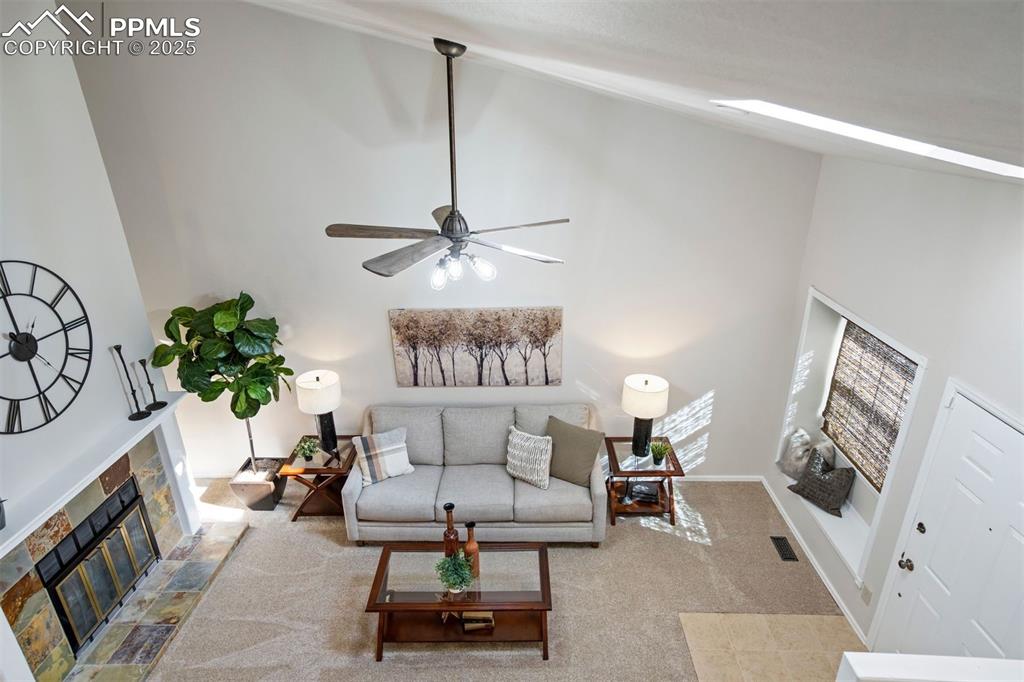 Image 24 of 50: Living Room