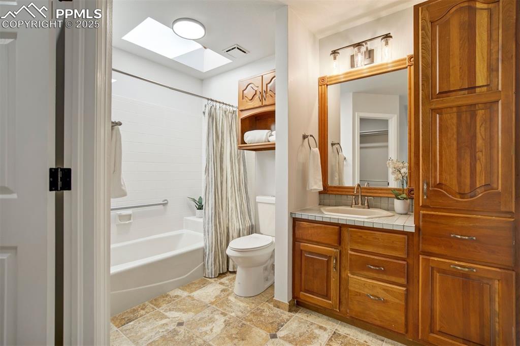 Image 26 of 50: Master Bathroom