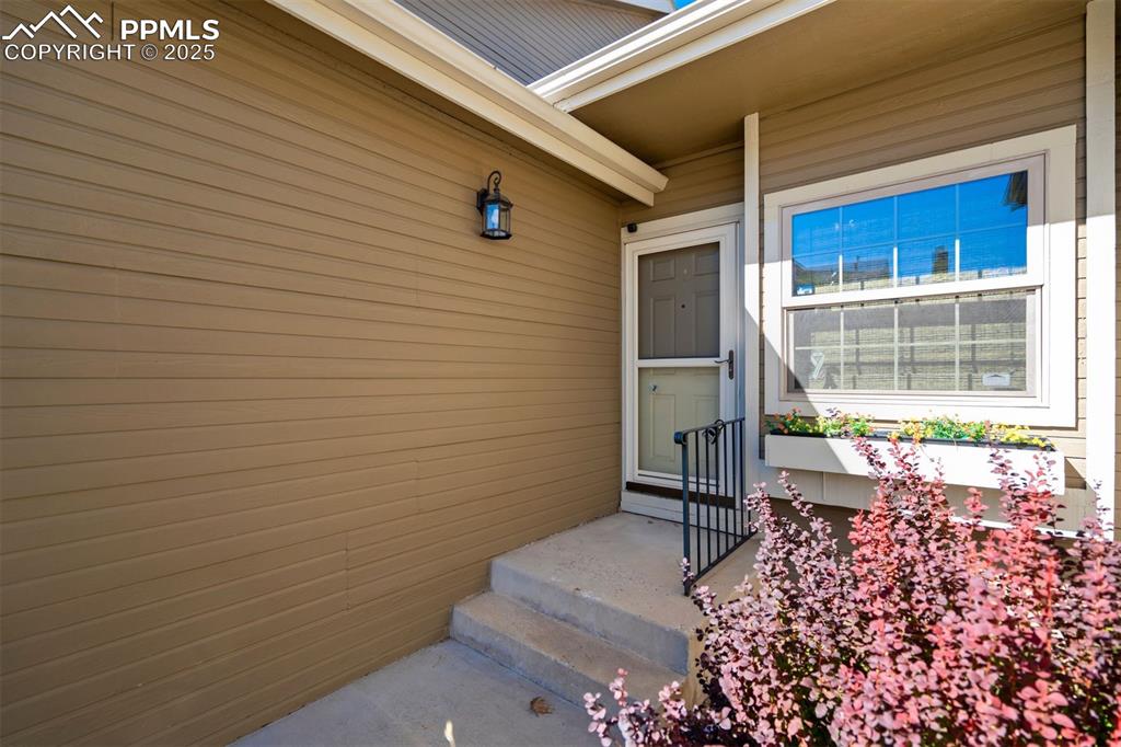 Image 46 of 50: Entry