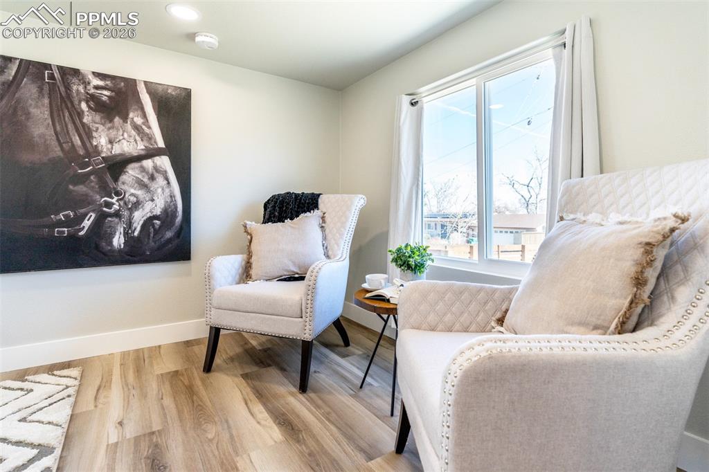 Image 14 of 27: Sitting Room