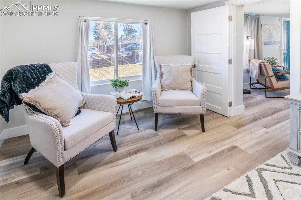 Image 15 of 27: Sitting Room