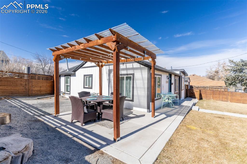 Image 21 of 27: Patio