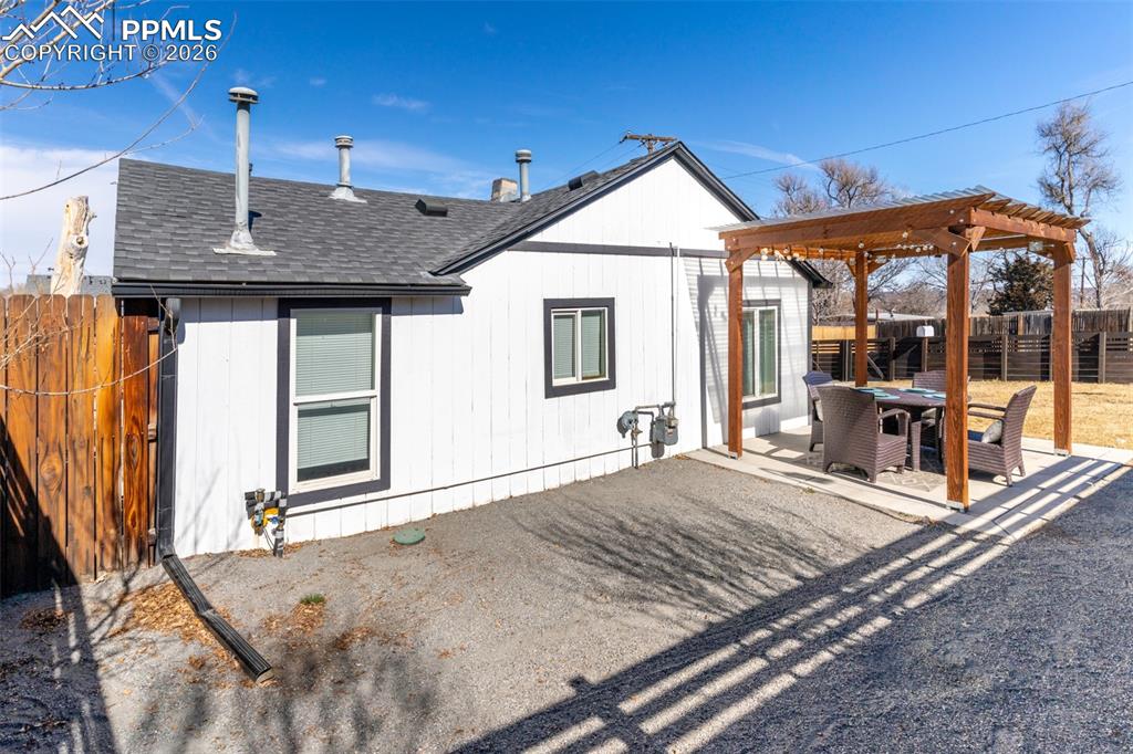 Image 22 of 27: Back of Structure