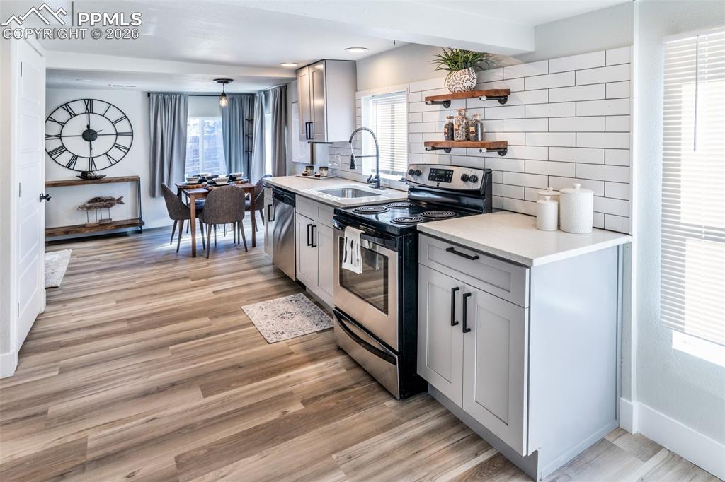 Image 8 of 27: Kitchen