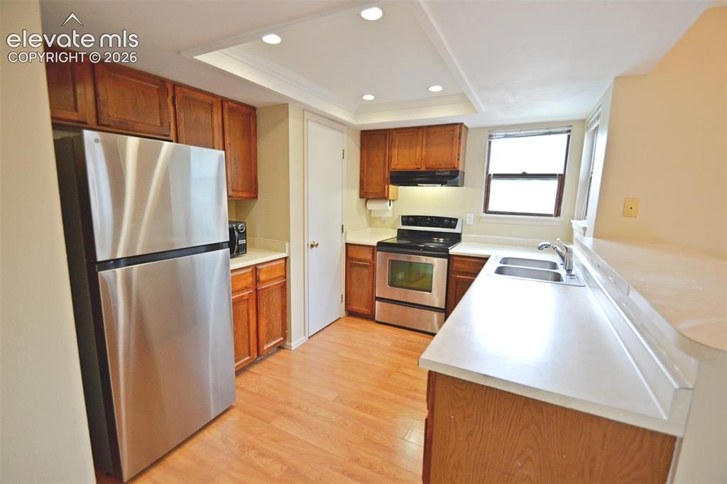 Image 10 of 36: Kitchen