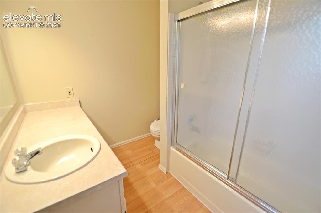 Image 20 of 36: Bathroom