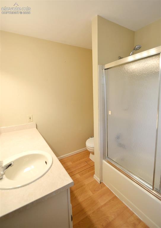 Image 21 of 36: Bathroom