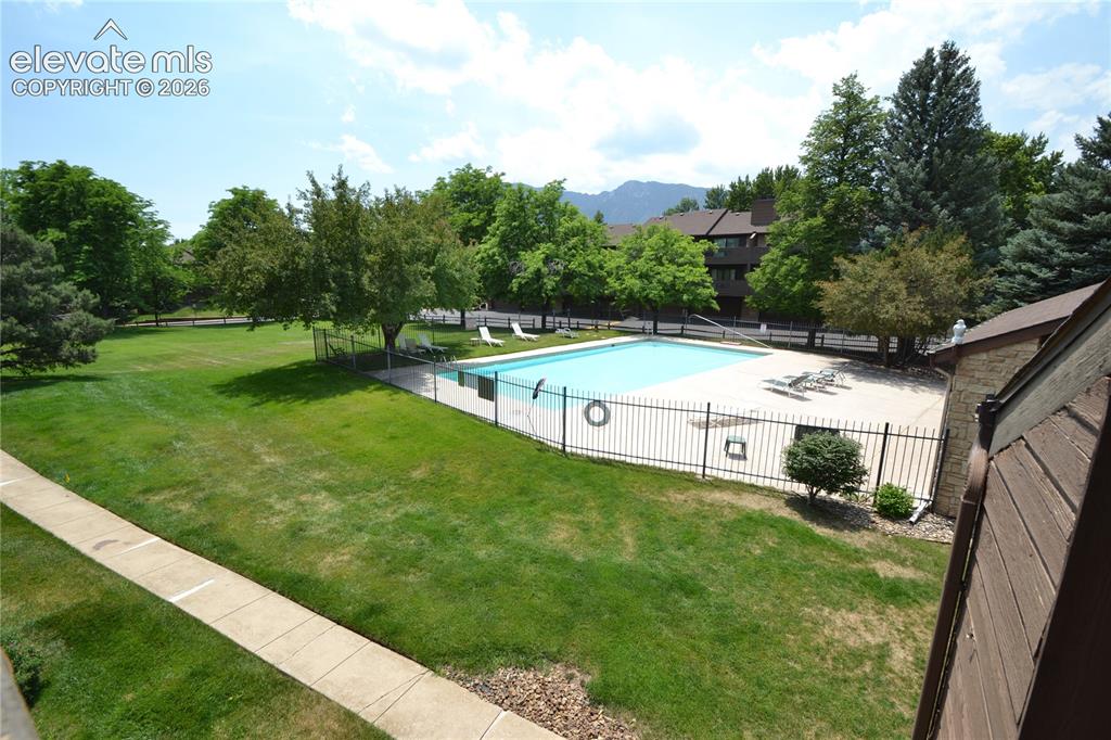 Image 40 of 43: Pool