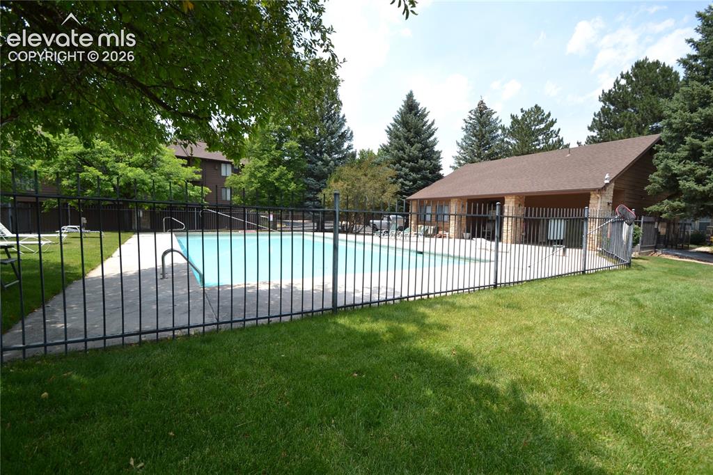 Image 42 of 43: Pool