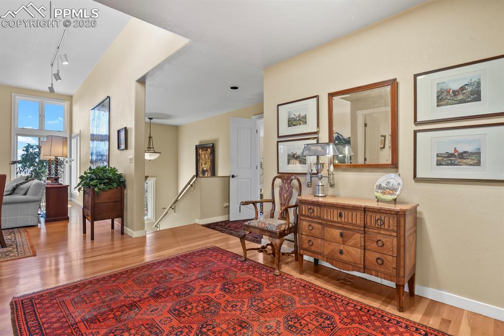 Image 8 of 50: Spacious entrance foyer, convenient for welcoming your guests.