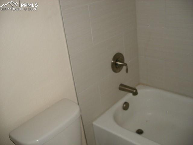 Image 17 of 39: Bathroom