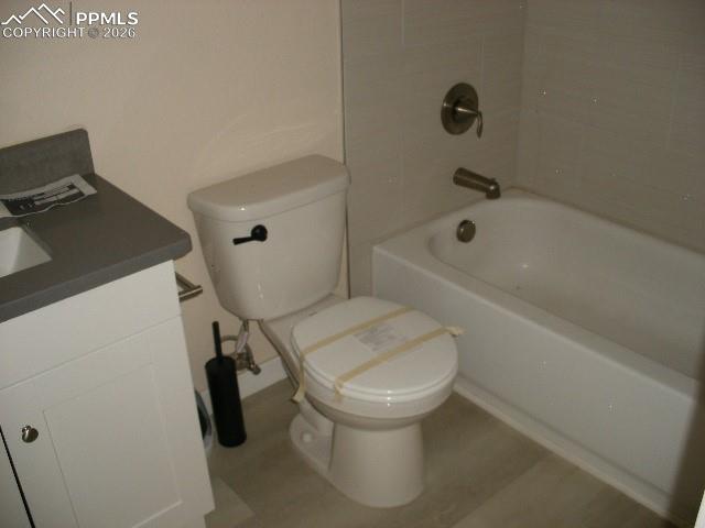 Image 18 of 39: Bathroom