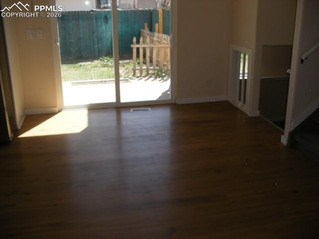 Image 21 of 39: Dining Area