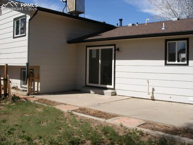 Image 24 of 39: Back of Structure