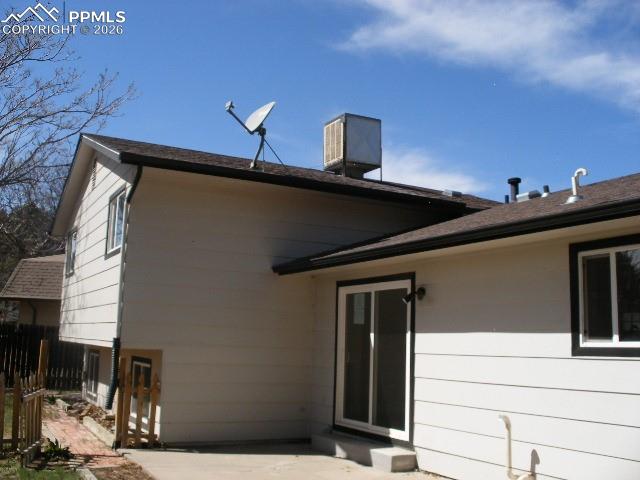 Image 25 of 39: Back of Structure