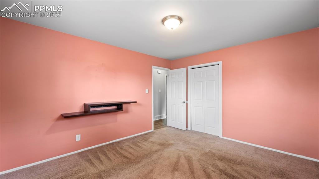 Image 19 of 37: Bedroom