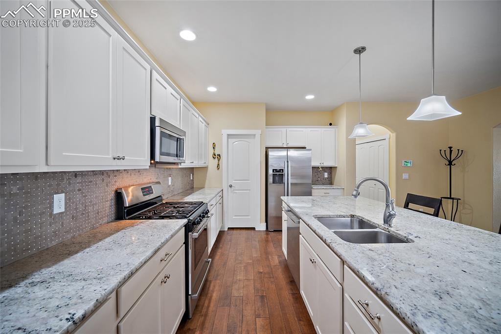 Image 10 of 47: Kitchen