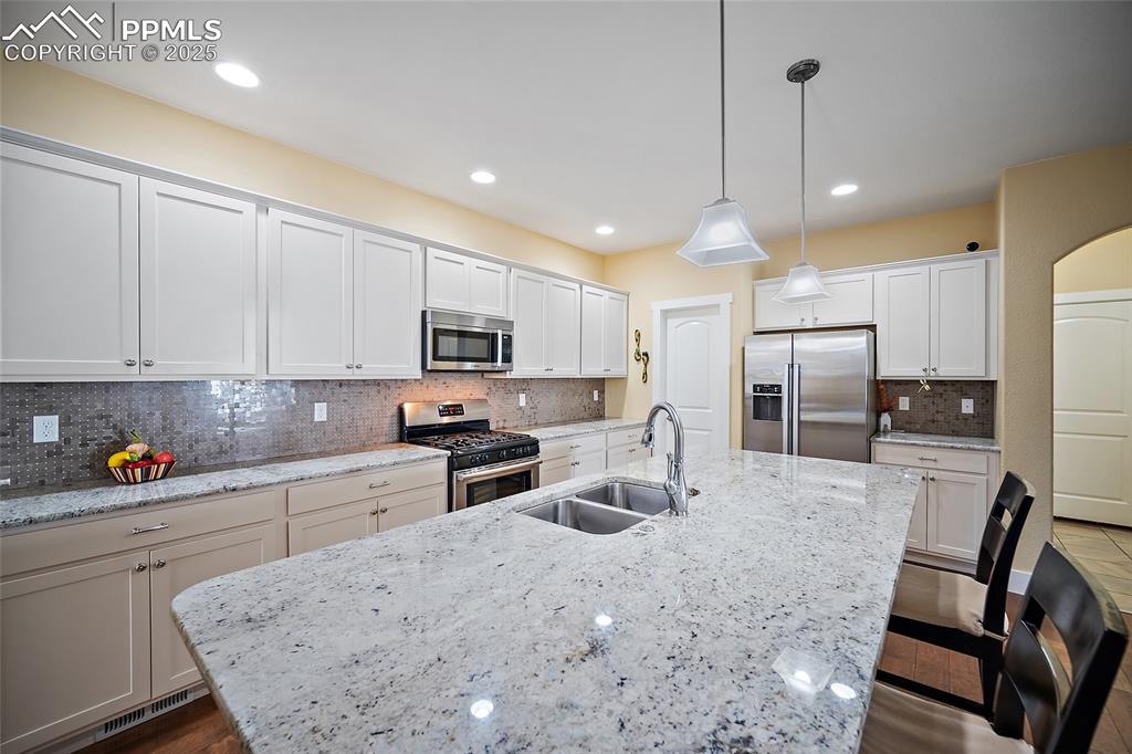 Image 11 of 47: Kitchen