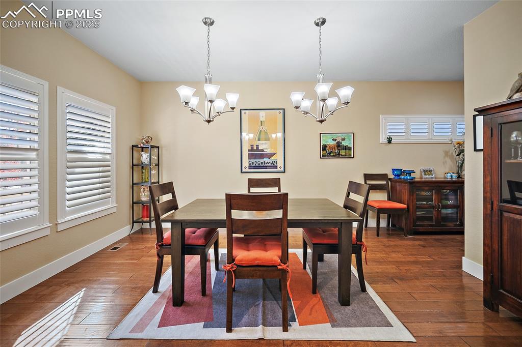 Image 13 of 47: Dining Area