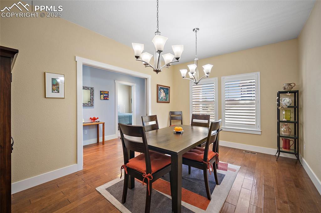 Image 14 of 47: Dining Area